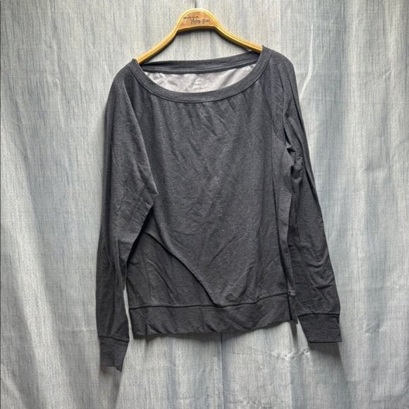 Nike Gray Women's long sleeve sweater Top size medium - Picture 1 of 9